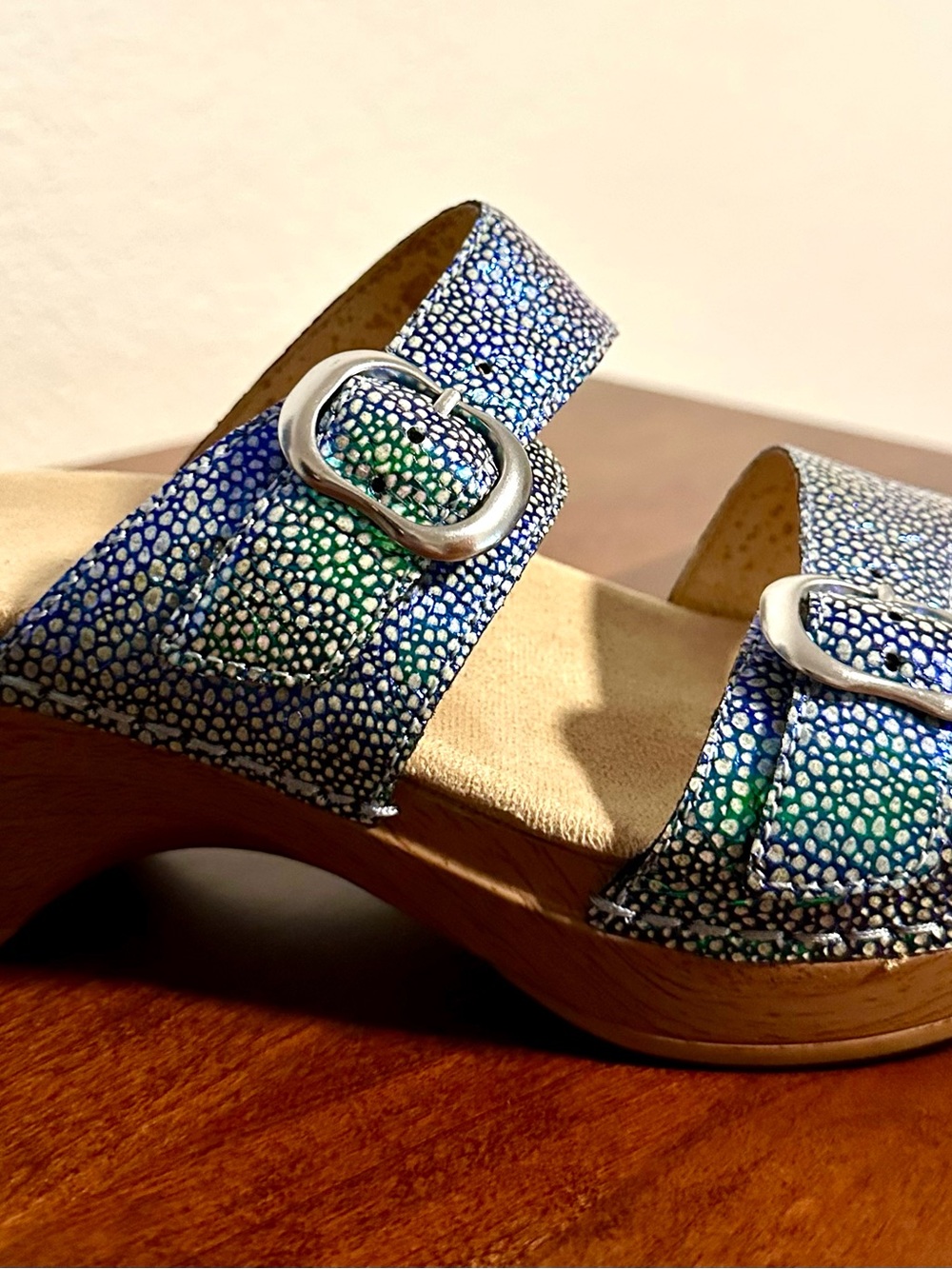 Dansko Sophie Leather Iridescent Slip-on Sandals with suede insole size 39 - Picture 4 of 12